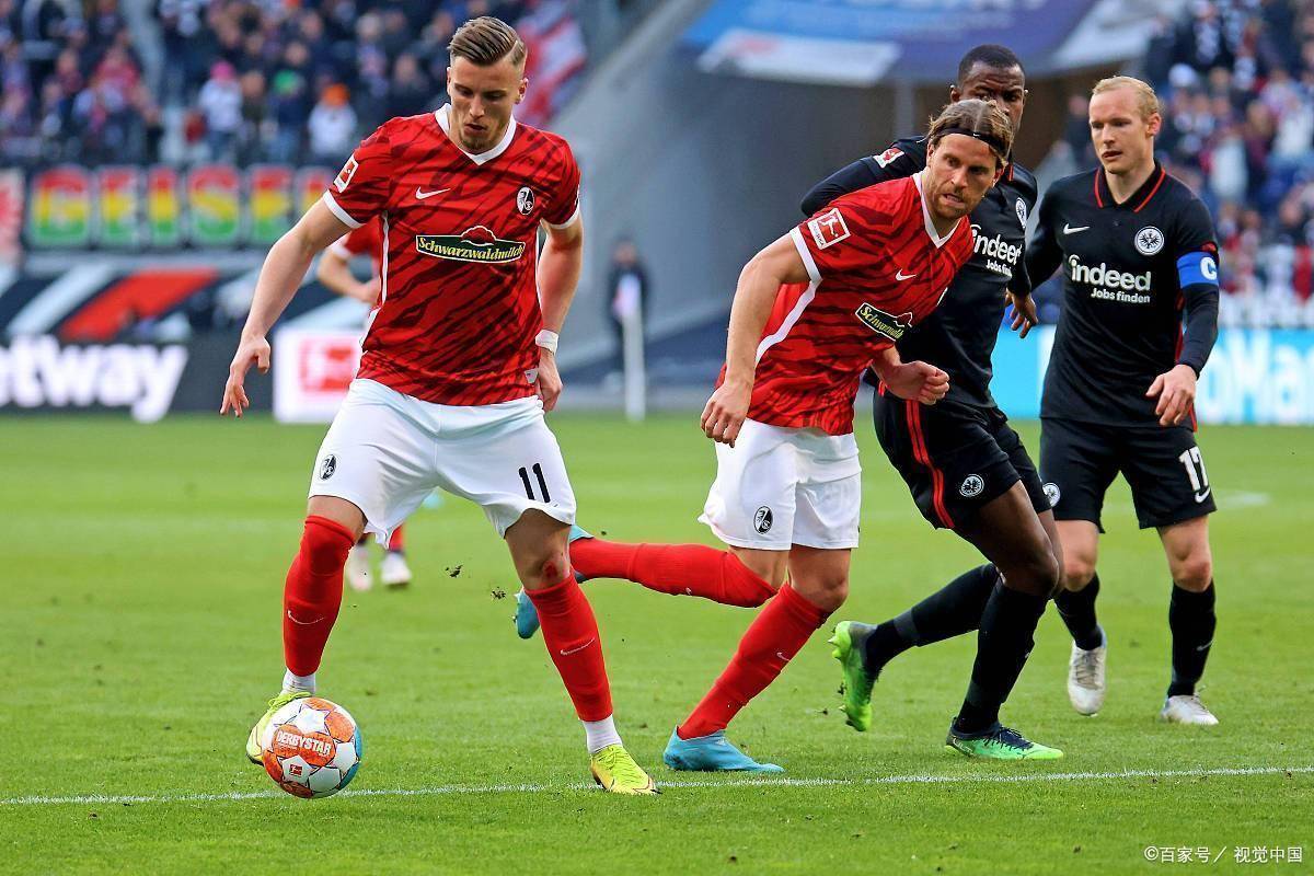 弗赖堡队员们全力以赴，夺得胜利