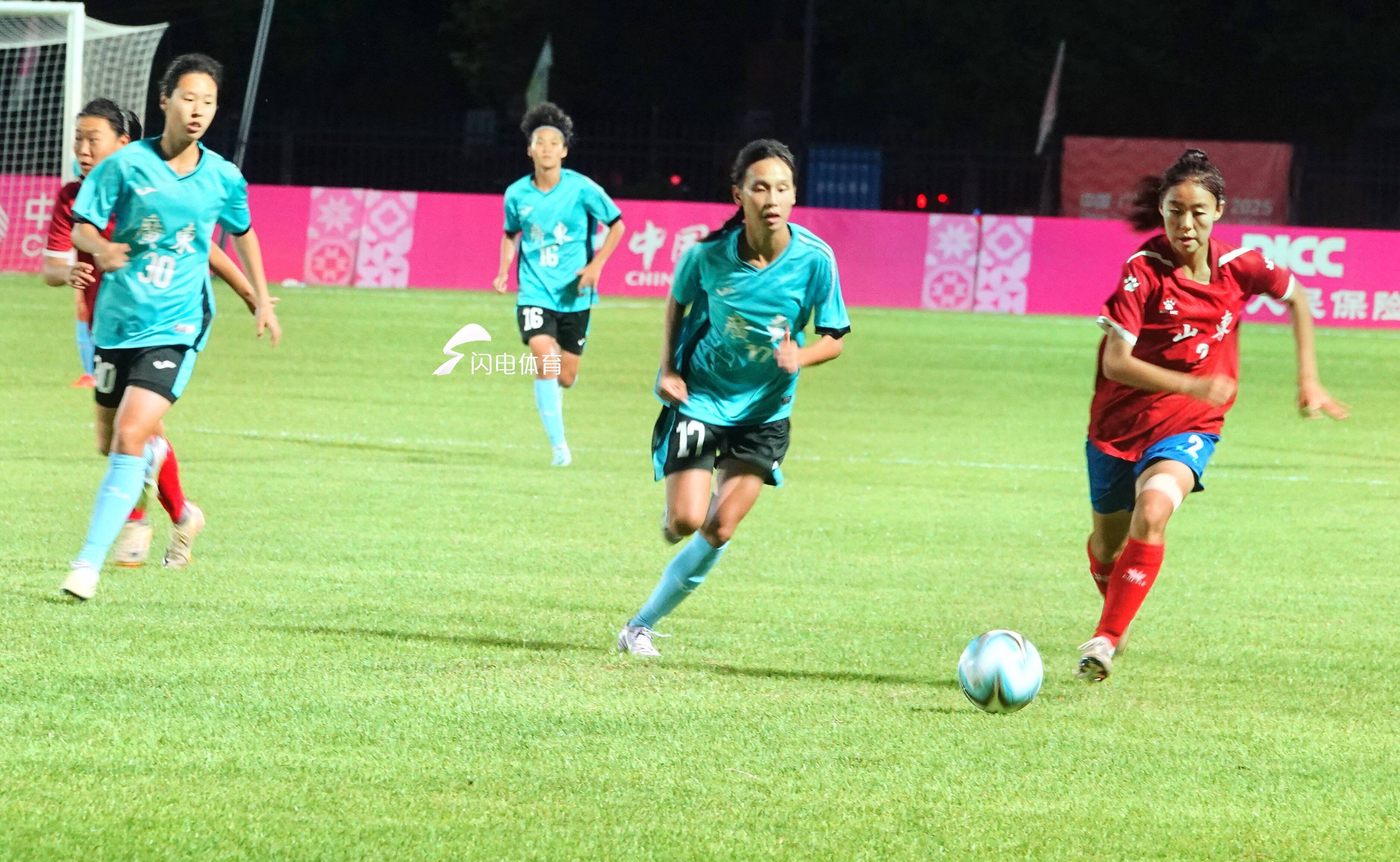 点球大战中力挫对手，晋级四强