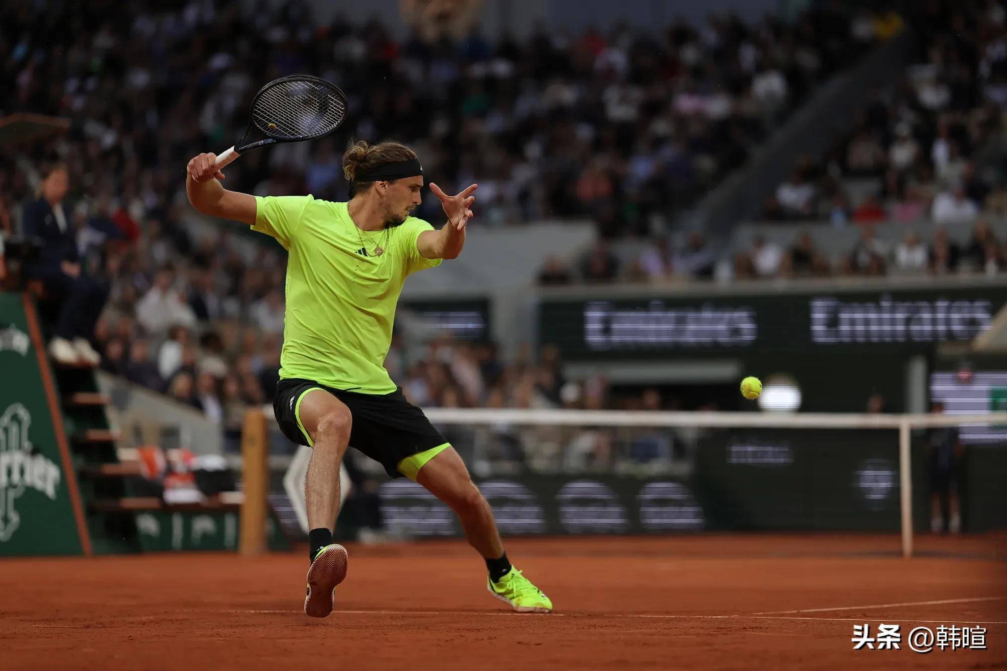 pg电子模拟器-包含赛场上金银铜牌竞争激烈，谁将笑到最后的词条