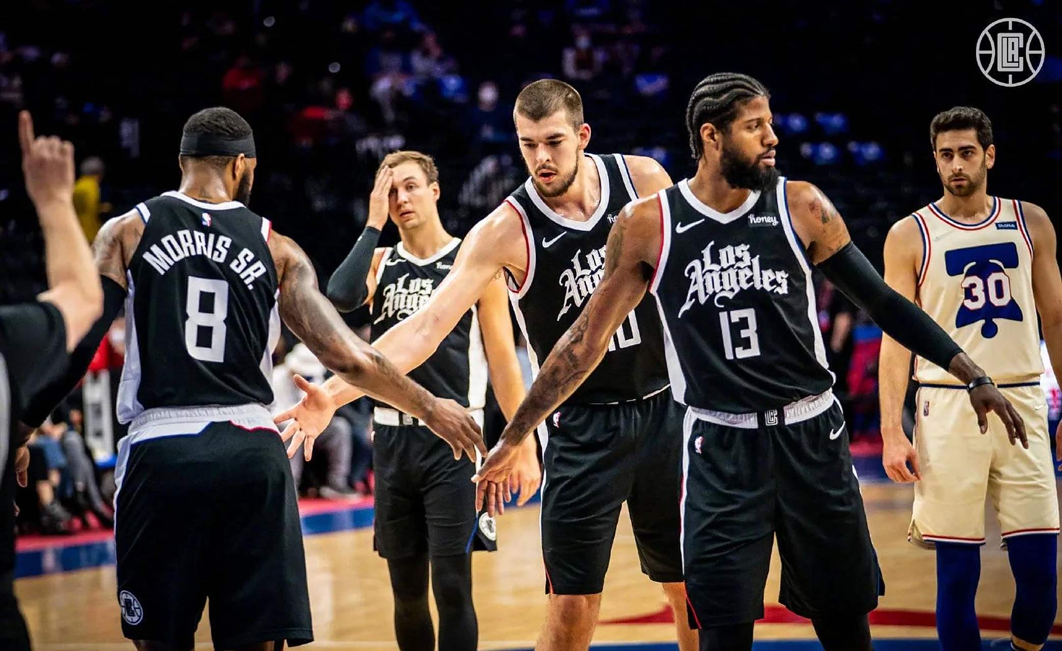 pg电子模拟器-爵士击溃太阳，提升东部排名的简单介绍