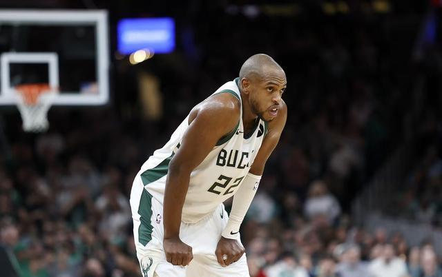 雄鹿艰难战胜马刺,守住东部次席位置 雄鹿艰难战胜马刺,守住东部次席位置