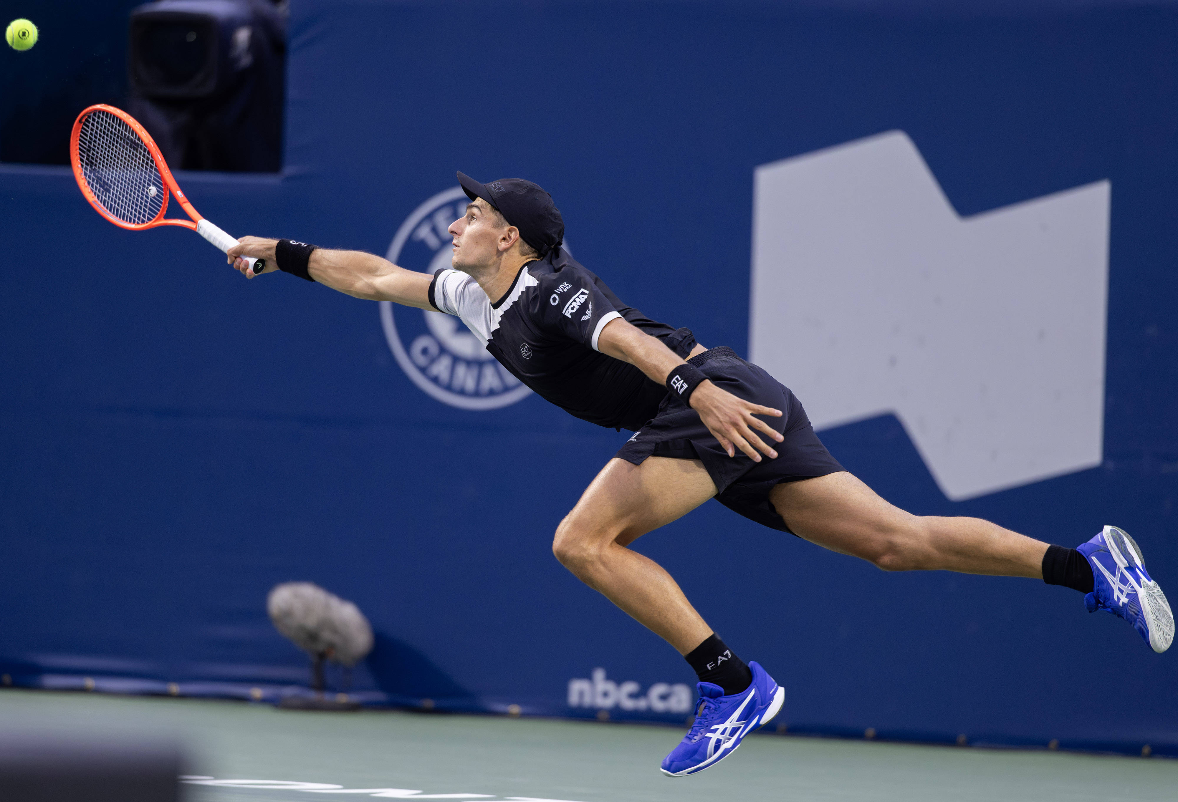 美国网球队碾压日本网球队，兹维列夫制霸全场的简单介绍