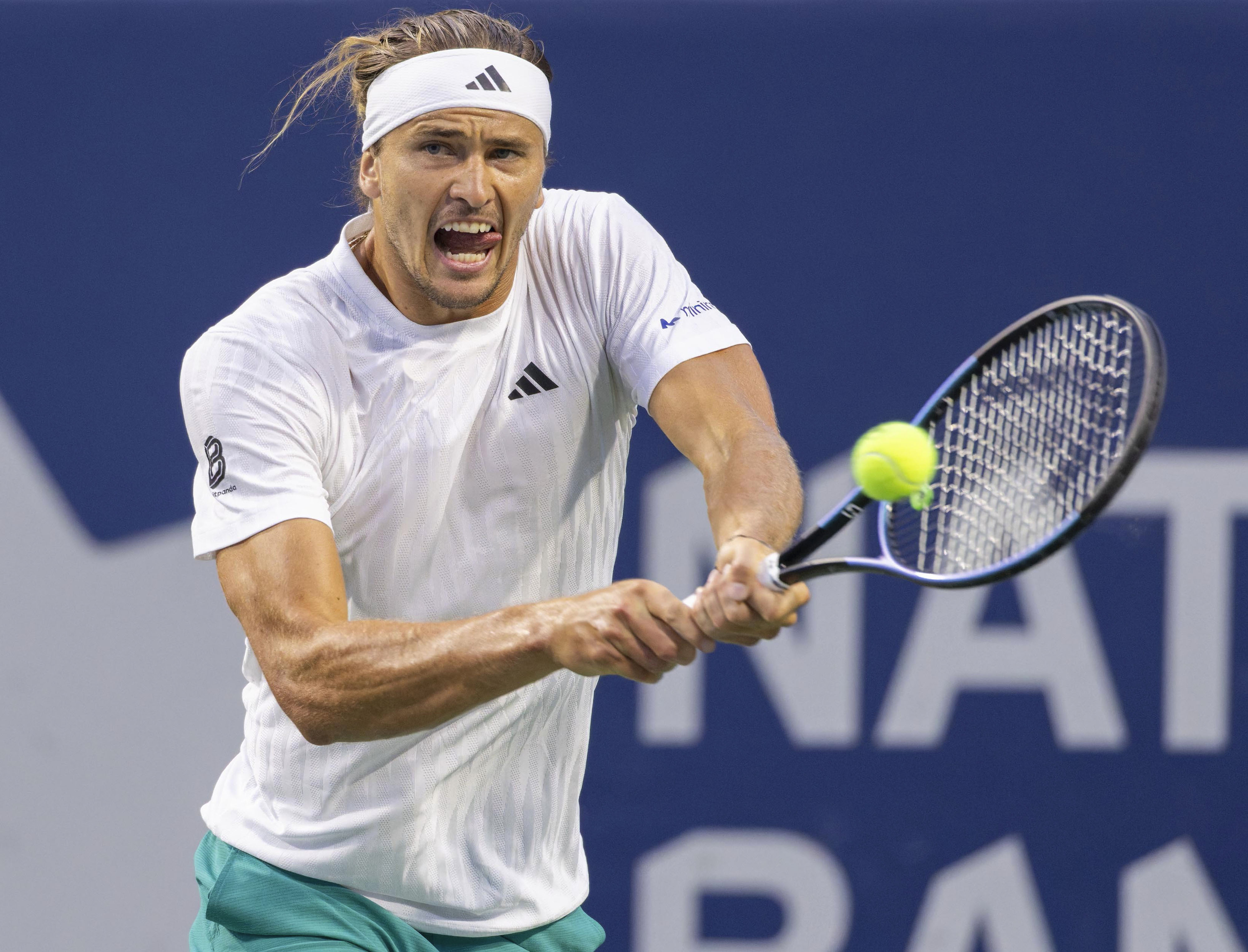 西班牙网球队绝地反击法国网球队，兹维列夫关键制胜的简单介绍