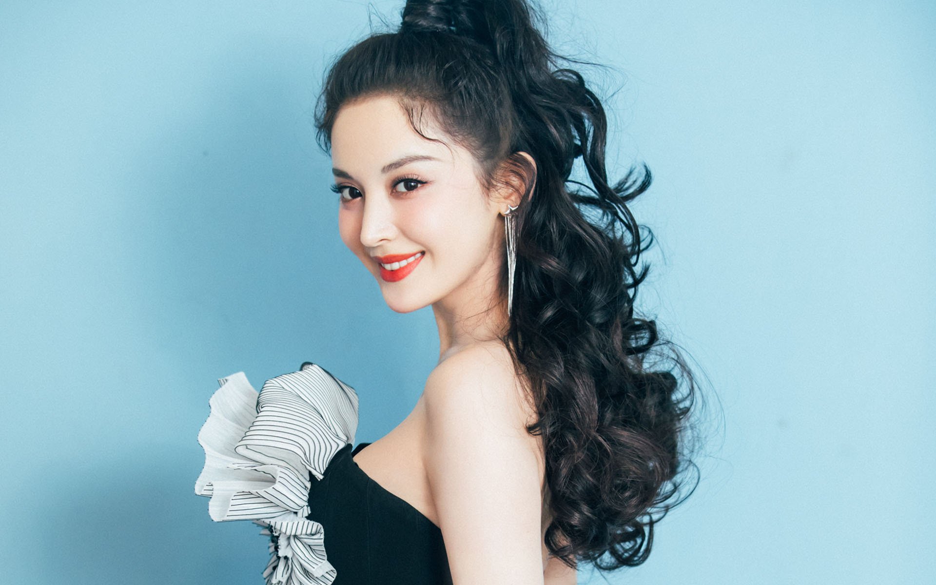 pg电子娱乐-灼热对决，凤凰城烈焰焚风城，德罗赞古典锋刃劈开现代篮球迷思