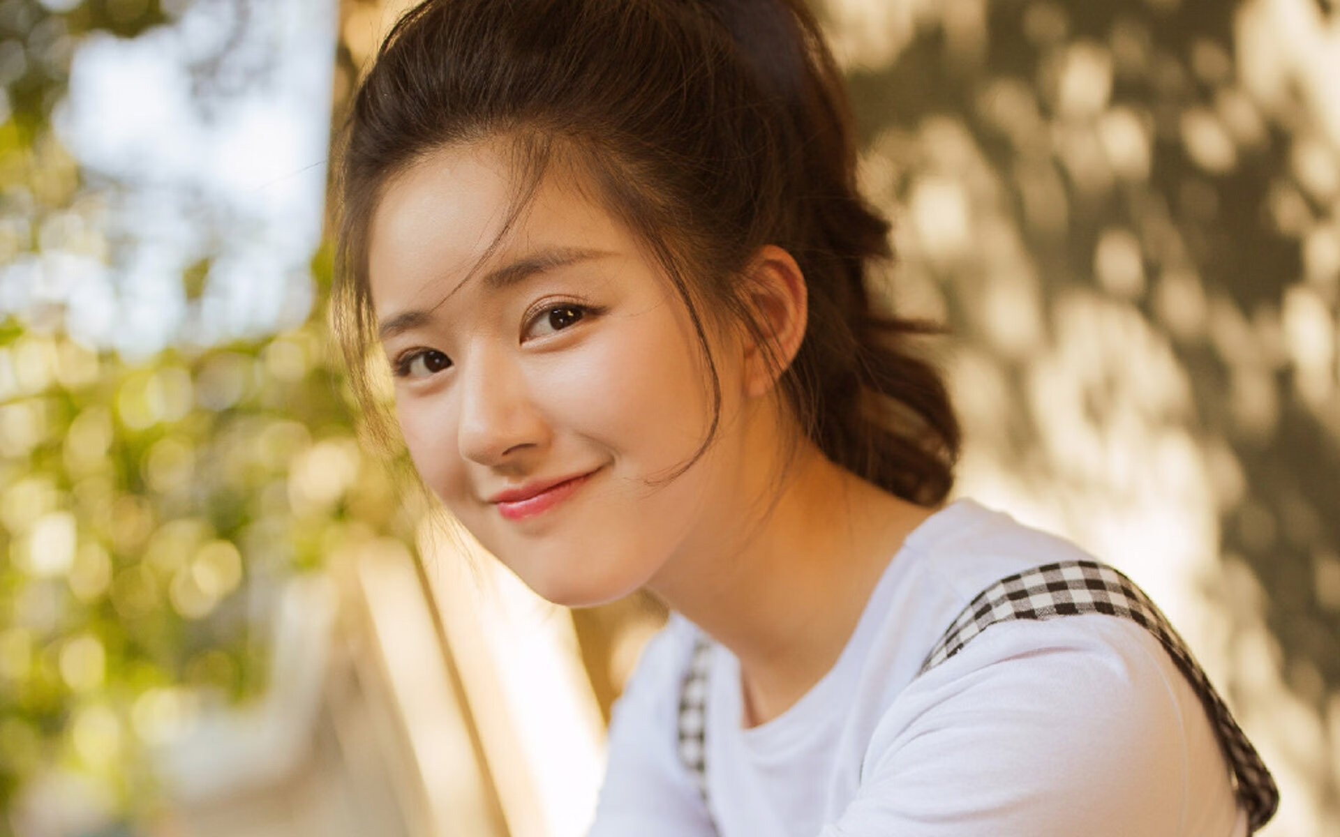 铁血壁垒与战术狂澜，库尔图瓦闪耀之夜，巴萨四球碾压塞维利亚演绎现代足球辩证法